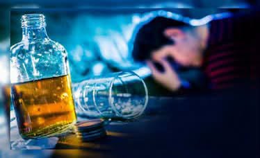 Dos hospitalizados graves en Celaya por bebidas alcohólicas adulteradas