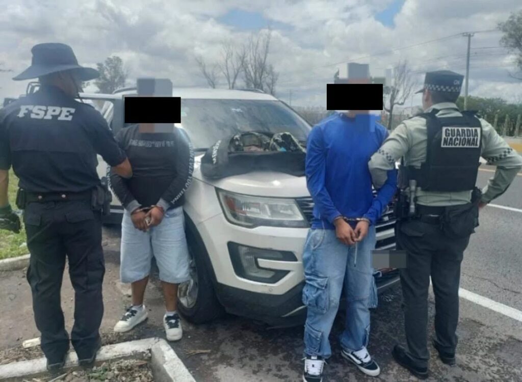 Jóvenes viajaban con 1.6 millones de pesos, no pudieron acreditar su legalidad y fueron detenidos
