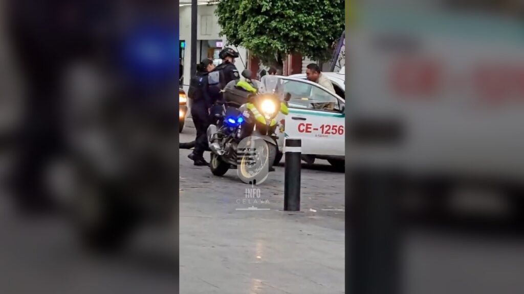 Taxista atropella a tránsito frente a Mercado Morelos; es detenido