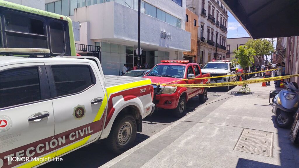 Clausuran Elektra de calle Morelos para evitar tragedia como en tienda de telas