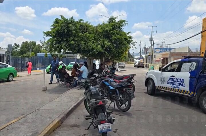 Muere hombre en la calle tras ser atendido en el Hospital General de Celaya; le dijeron que "no era urgencia"