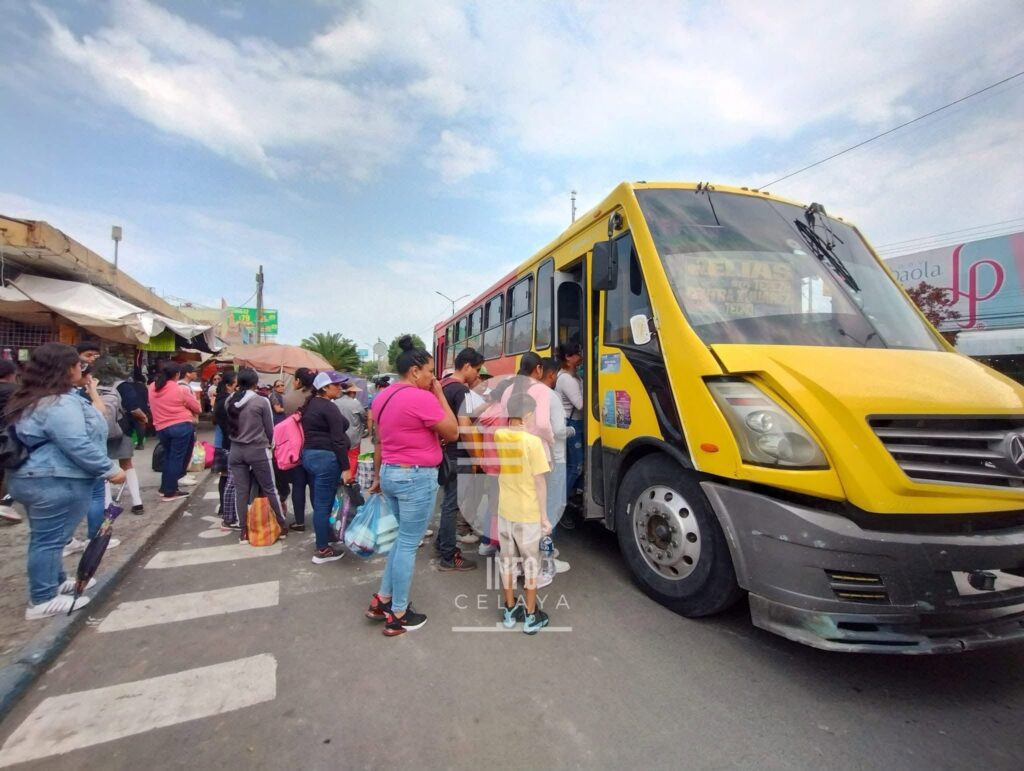 Se amparan tras retiro de una treintena de camiones; choferes exigen respuestas al alcalde
